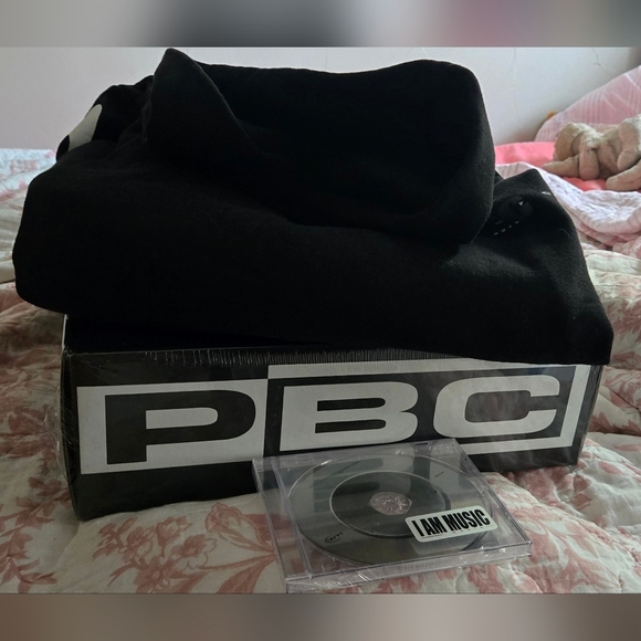 Authentic Playboi Cardi Men's Black Crewneck Sweatshirt XS with I Am Music CD - Picture 1 of 4